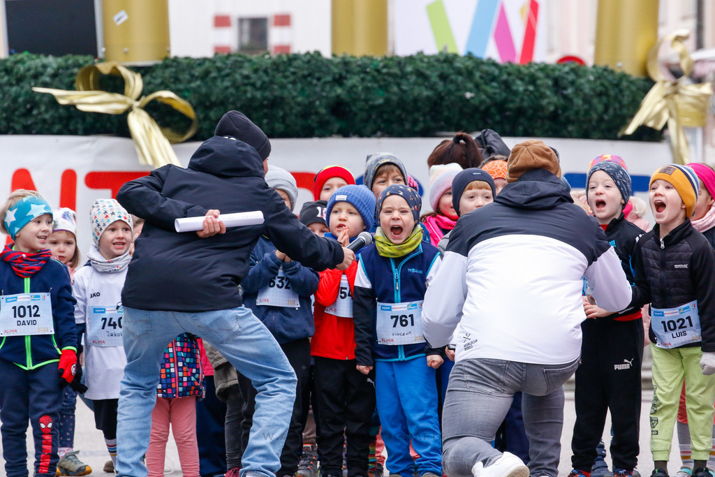 AW_20231231awmac6650 | WELS, 31.12.2023, Sparkasse Silvesterlauf Wels 2023 , Image shows: Photo: WAPICS / Andreas Willdoner