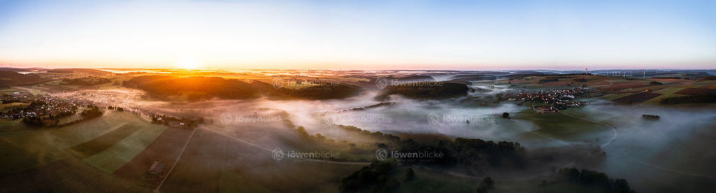 Blick über Schnittlingen am Nebel-Morgen | löwenblicke | shop
