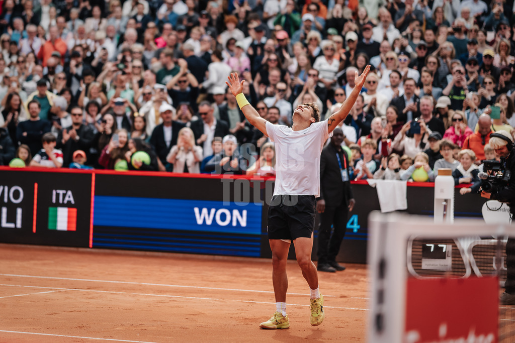 Tennis | Männer | bitpanda Hamburg Open Finale | ATP 500 | Andrei Andrejewitsch Rubljow (RUS) vs. Flavio Cobolli (ITA) | 24.05.2025 | Flavio Cobolli gewinnt das Turnier und jubelt nach dem Matchpoint