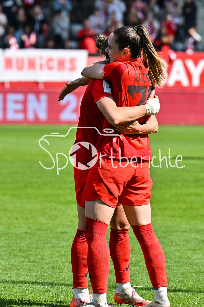 FC Bayern München - SC Freiburg | Die Spielerinnen des FC Bayern feiern die Meisterschaft nach dem Heimsieg gegen den SC Freiburg / Frauen Bundesliga: FC Bayern Muenchen - SC Freiburg, FC Bayern Campus am 27.04.2025 / im Bild Sarah ZADRAZIL (FCB #25)