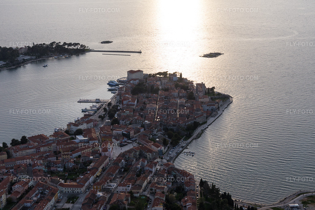 Aerial view: View of the town in Poreč in the state Gespanschaft Istrien, Croatia. – Photo: IMG_106388.jpg taken on 04/14/2018 by Werner Riehm/FLY-FOTO.com – Resolution of the original: 5472 x 3648 px