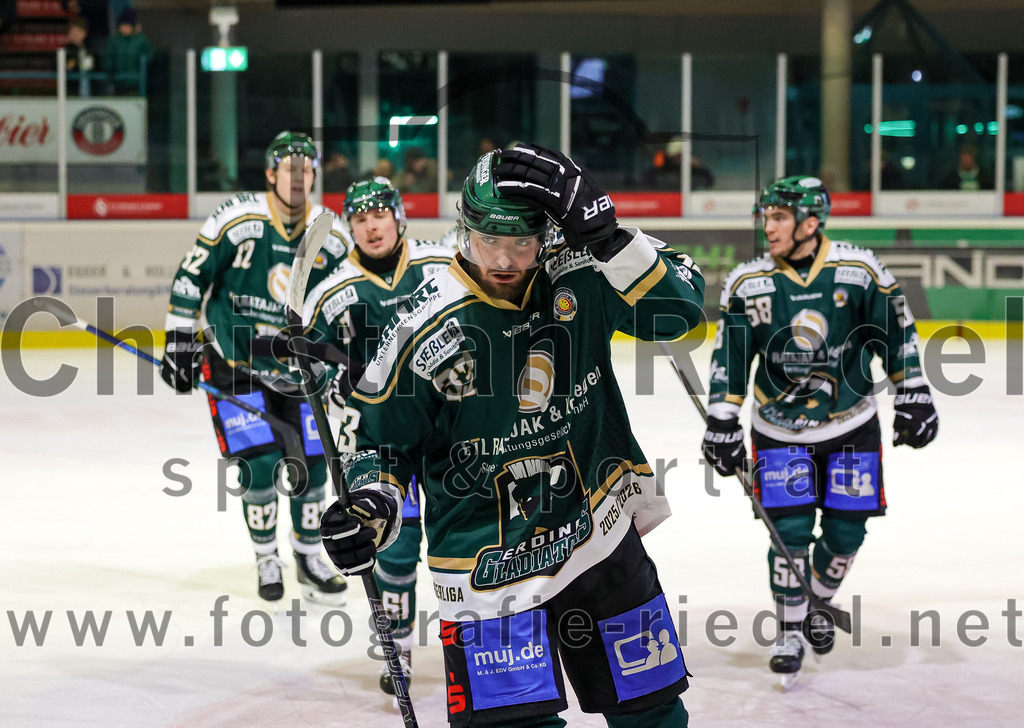 2026-01-02_122_TSV_Erding_gegen_Hoechstadt_Alligators | Erding, Deutschland, 02.01.2026:Eishockey, Oberliga Süd 2025 / 2026, 33. Spieltag, TSV Erding gegen Höchstadt Alligators, Endergebnis: 2:1Marc Schmidpeter (Erding Gladiators, #33)Foto: Christian Riedel / fotografie-riedel.net