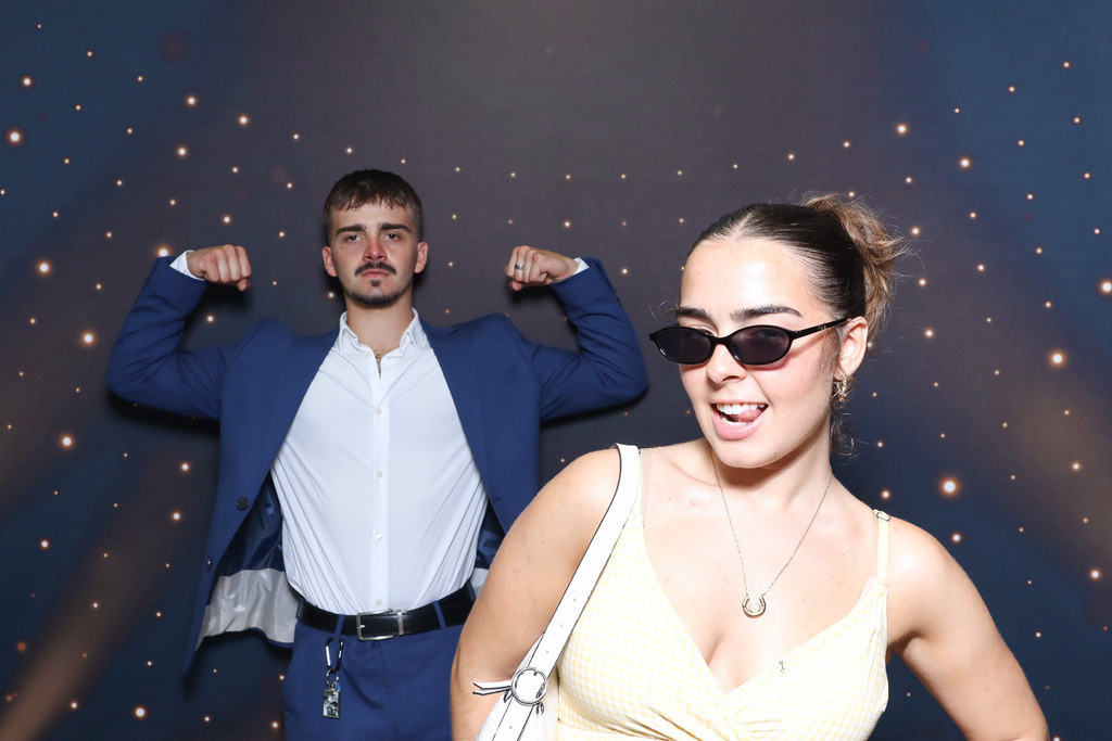 ZD260628112736-166 | Fotoshop von zweidimensional Fotografie. Ihr Fotograf im Aargau. Abzüge von Ihrem Fotobox Event bestellen.Abzüge von Ihrem Hochzeit bestellen.Abzüge von Ihrem Schulfotograf bestellen.