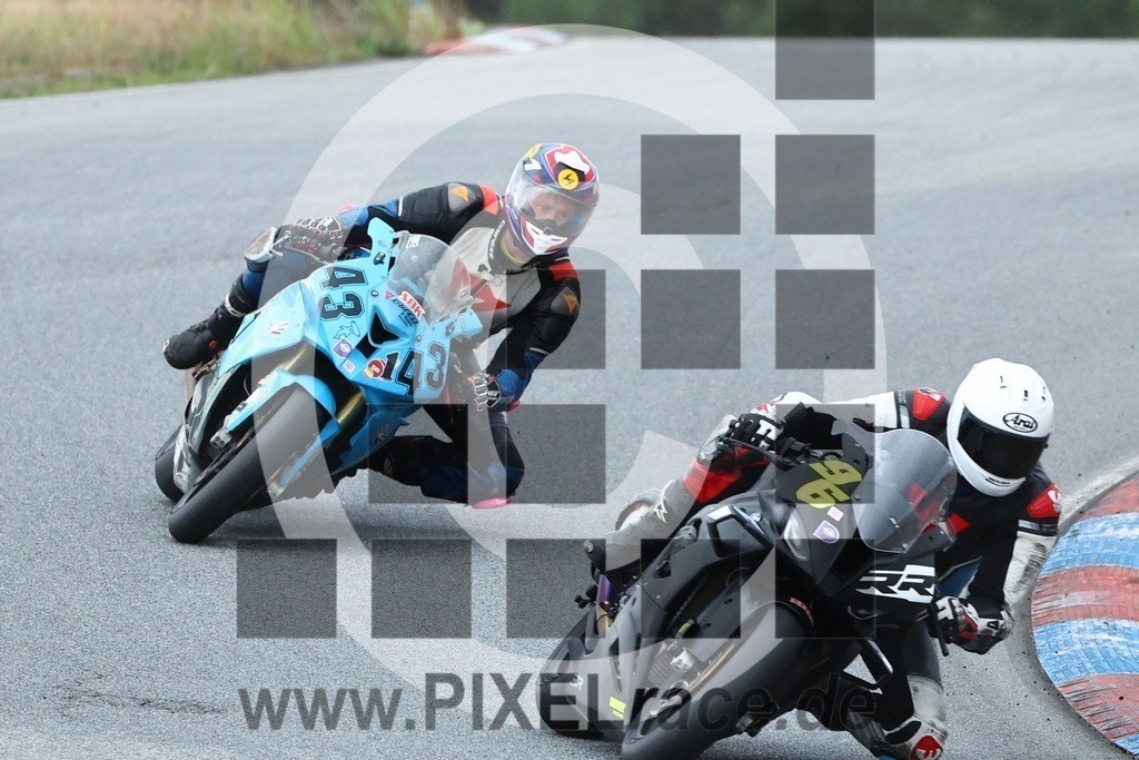 0143-20250608_11323 | Schöne Erinnerungen an spannende Momente - das festzuhalten ist unser Job. PIXELrace.de ist seit 2003 auf den Rennstrecken Europas unterwegs um die Action draußen beim Fahren und die wunderbare Stimmung imm Fahrerlager für euch einzufangen.
