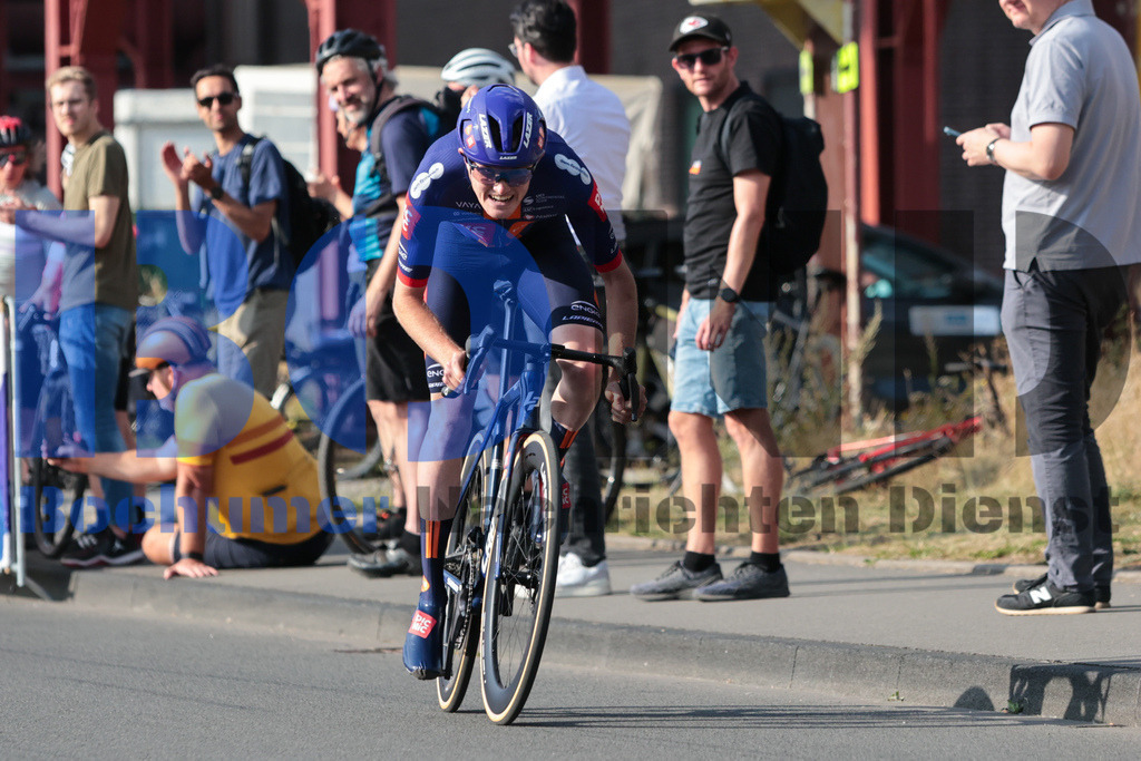 SES_DEUTOU20250820-111 | bond - Realisiert mit Pictrs.com