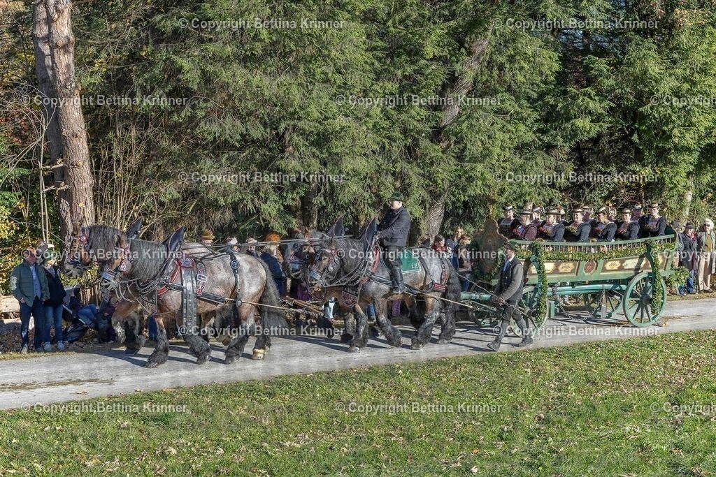 LBT25-523 | Professionelle Fotografin mit Fachgeschäft in Lenggries & im Landkreis Bad Tölz Wolfratshausen. Hochzeitsreportage, Familienfotos, Newborn-, Babybauch-, Pass- & Businessfotos.Alles Rund ums Foto