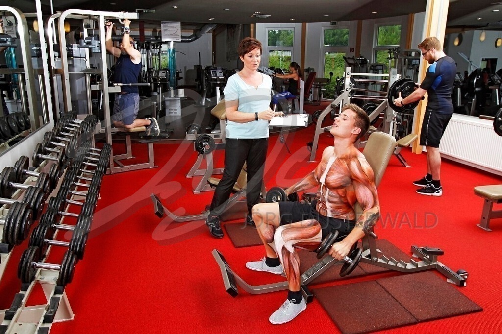 WorkingArt-PHYSIOTHERAPEUTIN_8000 | #002 | Modell: Aaron | Beruflerin: Katja Bezdicek (Fa. Gesundheitswerkstatt) | Foto: Tschiponnique Skupin - Realisiert mit Pictrs.com