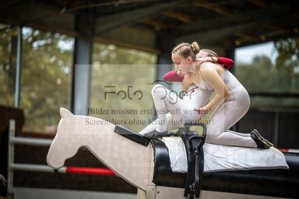 DOS_0215 | Entdecke hochwertige Reitturnierfotos von Foto Oger. Professionell, emotional und authentisch – jetzt Lieblingsmomente im Shop bestellen.Deutschlandweite Turnierfotografie. - Realisiert mit Pictrs.com