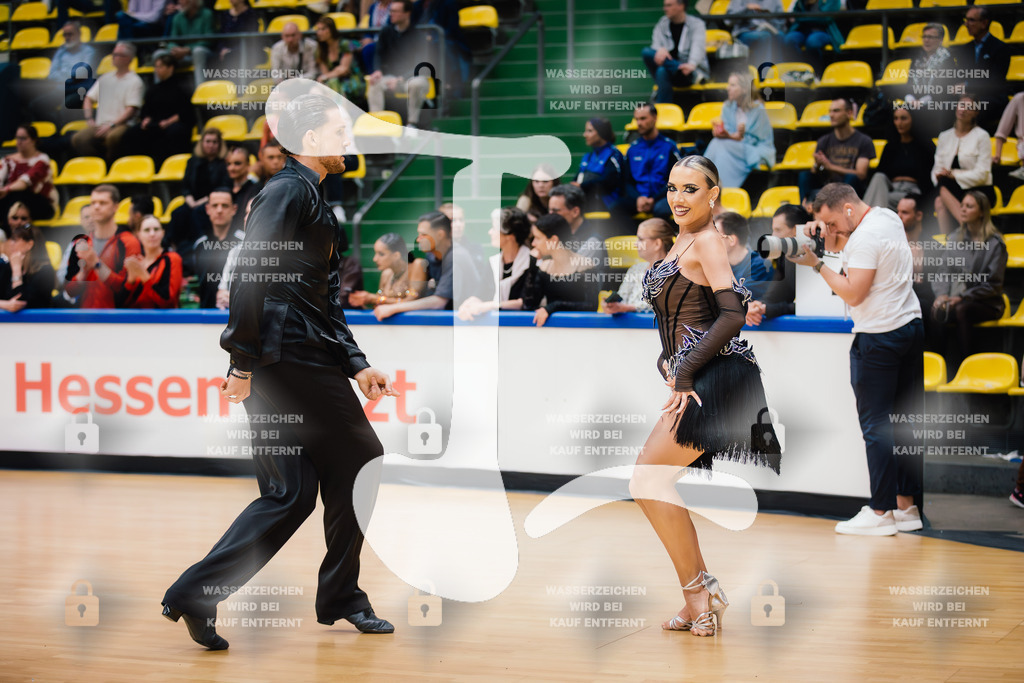 Hessen Tanzt WDSF International Open Latin 11th (43) Justin Lauer _ Rita Schumichin (TSC Saltatio Neustadt im TV 1860 Mußbach)-2025-05-18-4940 | Webshop for digital downloads and prints of dance sport, event & show photographer Julian Link - Realisiert mit Pictrs.com