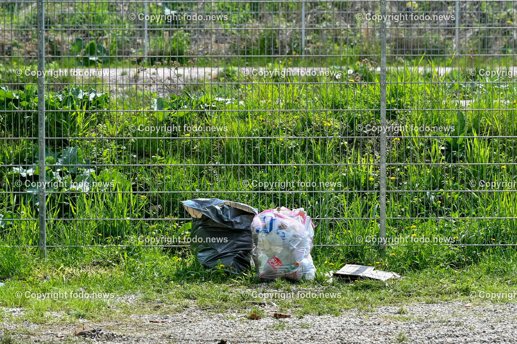 Pichlingersee_ Roma_ Sinti_ Camping_ Linz_ 03.05.2023-23 | 03.05.2023, Pichlingersee, AUT, Roma, Sinti, Camping, im Bild zurueckgelassene Campingflaeche, Mist, Muell, WC Anlage, Toilette, Kanister, Drohne