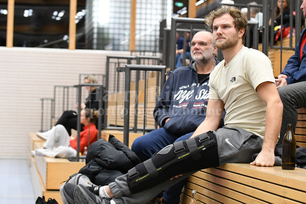 HC Deggendorf : ETSV 09 Landshut II | Der verletzte Laurin Roth ( Kreuzbandriss) - Realisiert mit Pictrs.com