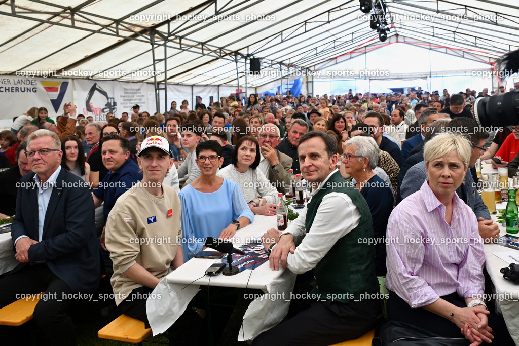 Empfang Daniel Tschofenig | Einzug Daniel Tschofenig, Mama Monika Tschofenig, Papa Gerhard Tschofenig, Empfang Daniel Tschofenig, Empfang Daniel Tschofenig am 10.05.2025 in Hohenthurn (Mehrzweckhaus Hohenthuurn), Austria, (Photo by Bernd Stefan)