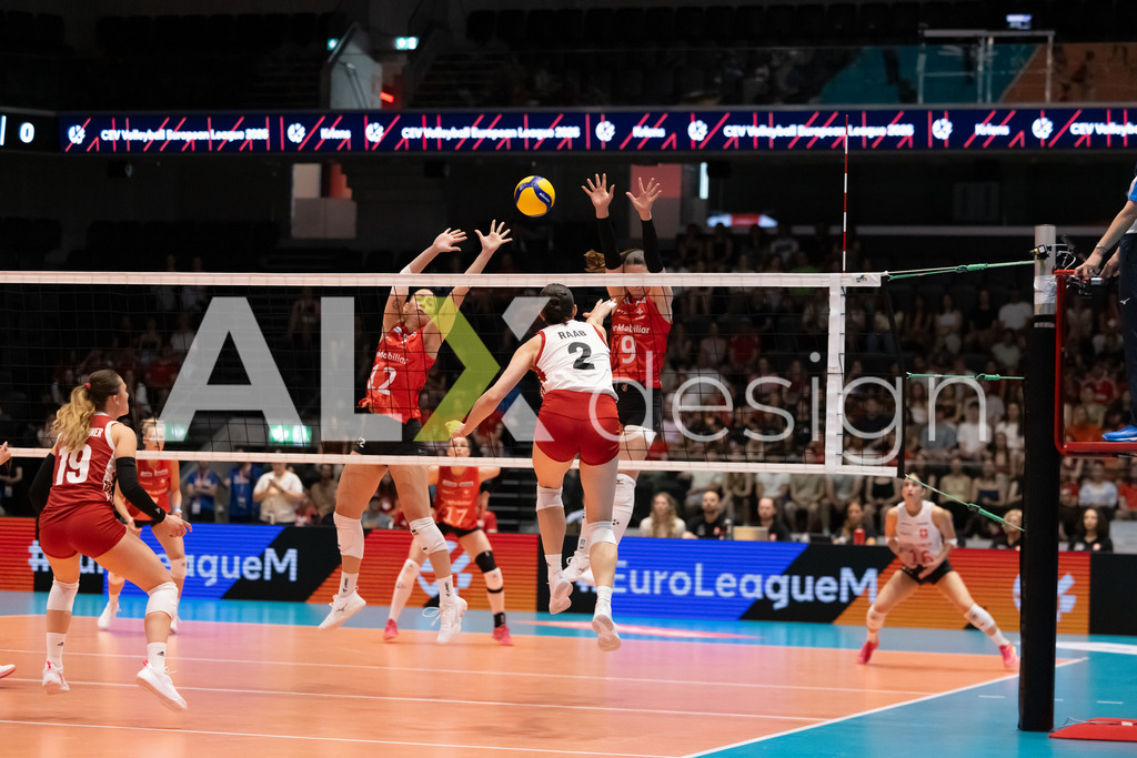 Austria v Switzerland - CEV European League Women | KRIENS, SWITZERLAND - JUNE 14: CARMEN RAAB of Austria attack / spike against SARINA WIELAND and FABIANA BRANCA of Switzerland double block during the CEV European League match between Austria and Switzerland at Pilatus Arena on June 14, 2026 in Kriens, Switzerland. - Realisiert mit Pictrs.com