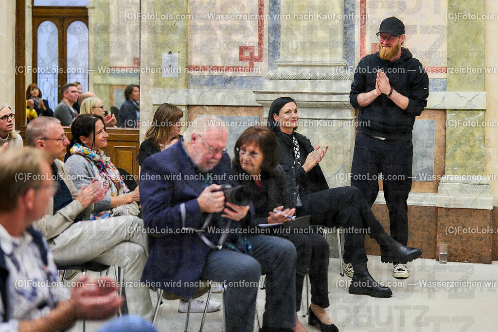ALP6385_TdBerufsfotografie_Baden_Podiumsdiskussion KI | (C)FotoLois.com, Alois Spandl, Tage der NÖ Berufsfotografie in Baden, Posiumsdiskussion um die Künstliche Inteligenz in der Fotografie im Arnulf Rainer Museum Baden mit Gisela Kayser (Kuratorin und ehemalige künstlerische Leiterin und GF des Freundeskreis Willy-Brandt-Haus Berlin) Peter-Matthias Gaede (Journalist, ehem. Chefredakteur GEO), Michael Schnabl (Berufsfotograf in Graz, KI-Künstler), Christoph Künne (Docma), Michaela Habinger (Berufsfotografin NÖ), Michael Aurednik (Rechtsanwalt der NÖ Berufsfotografie), Christian Schörg (Landesinnungsmeister NÖ), Fr 6. Oktober 2023.