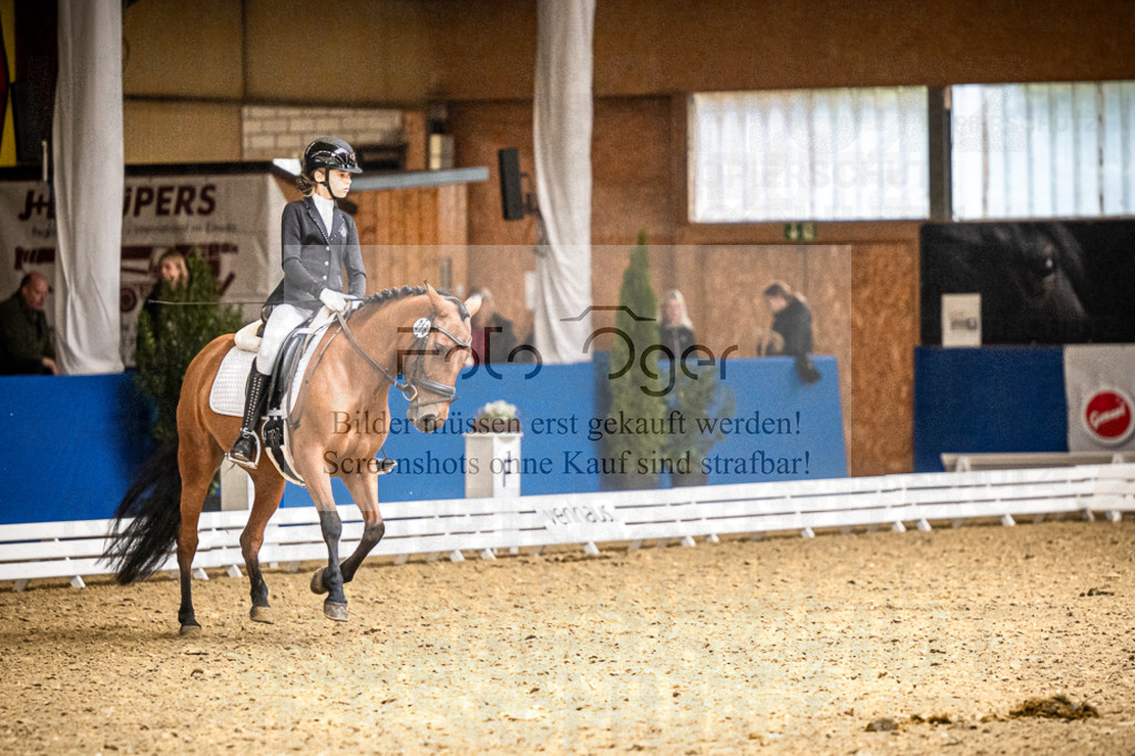 DOS_1024 | Entdecke hochwertige Reitturnierfotos von Foto Oger. Professionell, emotional und authentisch – jetzt Lieblingsmomente im Shop bestellen.Deutschlandweite Turnierfotografie. - Realisiert mit Pictrs.com