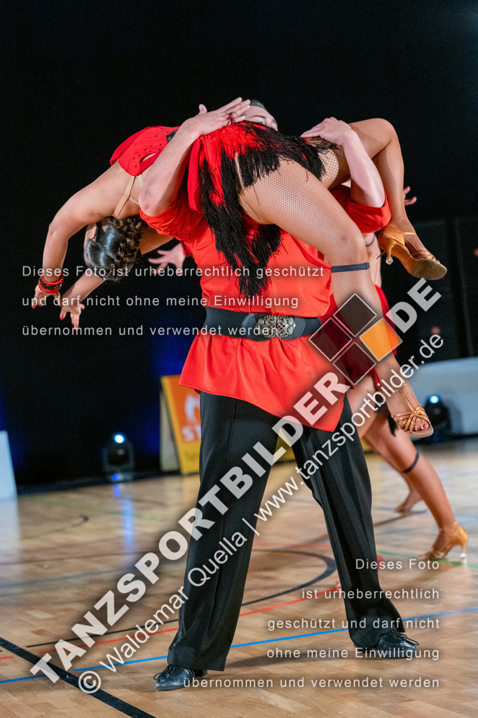 20250504-01469 | Hier finden Sie Tanz Bilder vom Latein und Standard Formationen tanzen. Sportbilder vom Tanzsport. Schöne Fotos und von Weltmeisterschaft, Europameisterschaft, Bundesliga, Regionalliga, Oberliga und Landesliga sowie von GOC Stuttgart, DanceComp, WM Bremen