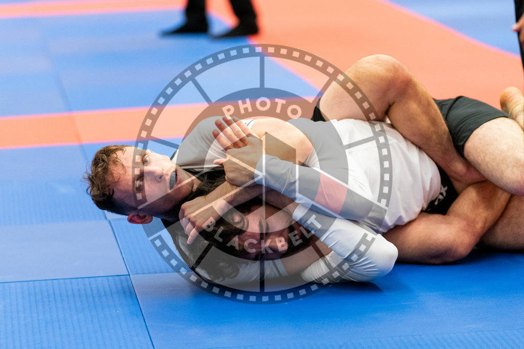 20231118PBB14085 | Fighters compete during the AJP Tour 600 Frankfurt Championship in Frankfurt/Main, Germany, on November 18, 2023.