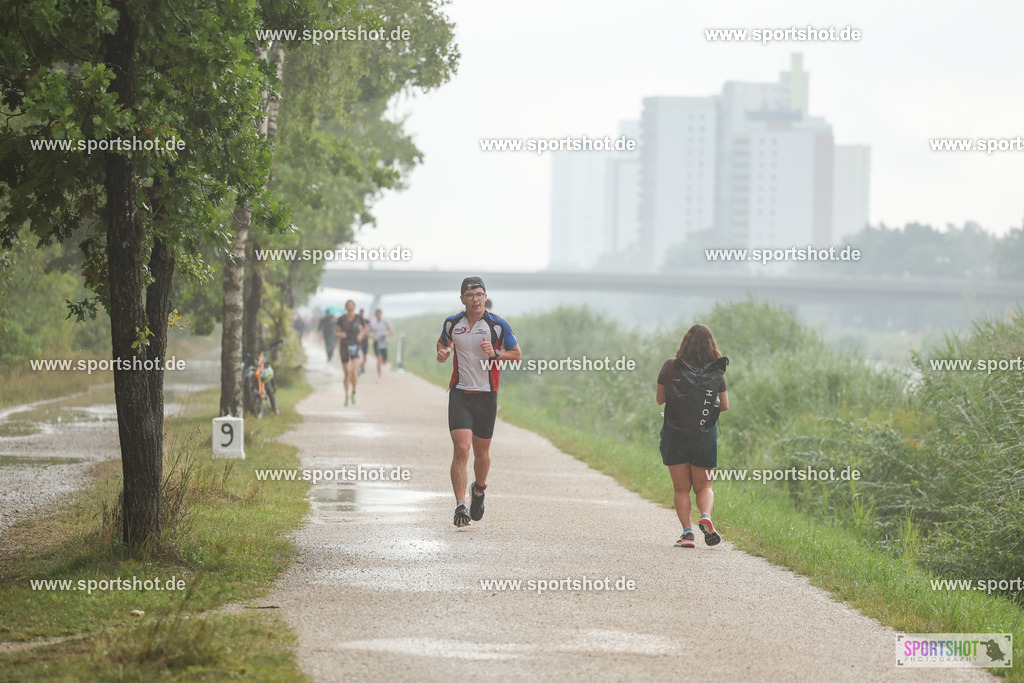 LUR_1010 | 34. M-net Erlanger Triathlon 2025 #erlangertriathlon  #mnettriathlon2025 #mnettriathlon #team #olympischedistanz #mitteldistanz #triathlon #maindonaukanal  #erlangertriathlon2025 #yourpictrs #tv1848 #tv1848erlangen  #triathlonbayern #sportinerlangen #demsportverbunden #sportshot_your_pictrs Copyright: www.sportshot.de