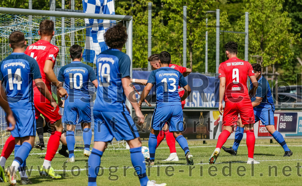 2023-07-08_062_FC_Langengeisling_gegen_TSV_Buchbach | Erding, Deutschland, 08.07.2023:
Fußball, Bezirksliga Oberbayern Ost 2023 / 2024, Testspiel, FC Langengeisling gegen TSV Buchbach, Endergebnis: 0:6

Maximilian Maier (FC Langengeisling, #10), Maximilian Hintermaier (FC Langengeisling, #13), Tobias Stoßberger (TSV Buchbach, #11), Sammy Ammari (TSV Buchbach, #9), Florian Rupprecht (FC Langengeisling, #11)

Foto: Christian Riedel / fotografie-riedel.net