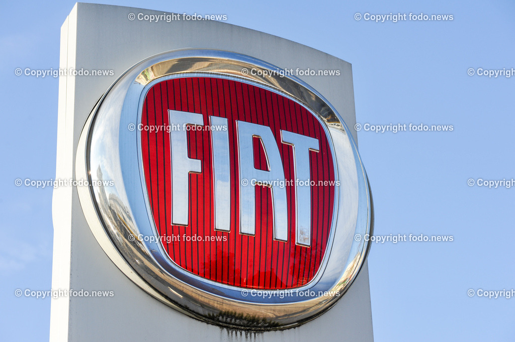 Deutschland_ Baden-Wuerttemberg_ Goeppingen_ 15.01.2025-25 | 15.01.2025, Deutschland, GER, Baden-Wuerttemberg, Goeppingen, im Bild Themenbild, Stadtansichten, Fiat Konzern, Auto, KFZ, Marke, Italienisch, Schild, Logo, Reklame, Werbung