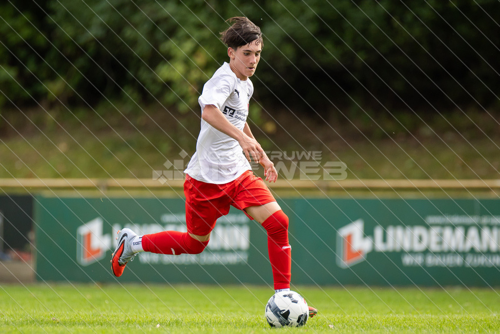 20250920_Picselweb-Fotografie_1R3_1754 | JFV D/A &amp; Stade - VfB Oldenburg0:1 VfB no70:2 VfB no70:3 VfB JFV Eigentor0:4 VfB no70:5 VfB no71:5 JFV no3 Jaric Jimenez-Voss2:5 JFV no9 Janko Sylvester3:5 JFV no16 Damian Elias Mihro Burekovic - Realisiert mit Pictrs.com