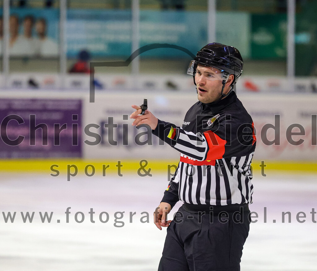 2025-11-16_048_TSV_Erding_gegen_Selber_Woelfe | Erding, Deutschland, 16.11.2025:Eishockey, Oberliga Süd 2025 / 2026, 17. Spieltag, TSV Erding gegen Selber Wölfe, Endergebnis: 3:1Foto: Christian Riedel / fotografie-riedel.net