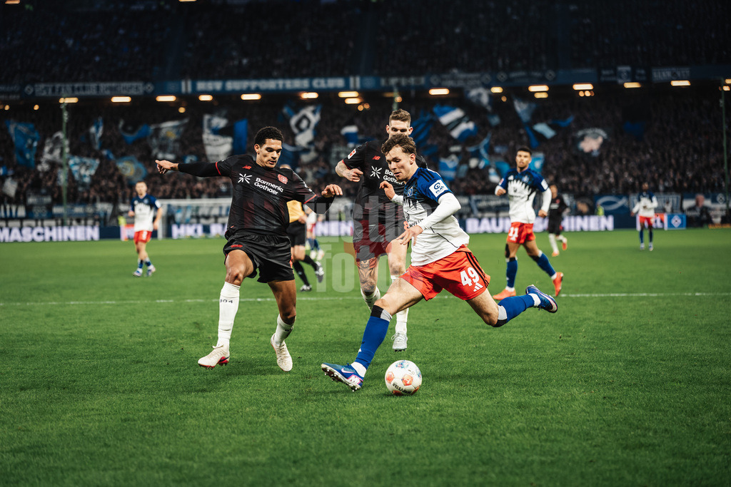 Fußball | Männer | Saison 2025/2026 | 1. Fußball-Bundesliga | 17. Spieltag | Hamburger SV vs. Bayer 04 Leverkusen | 04.03.2026 | Torschuss von Otto Stange (#49, HSV)