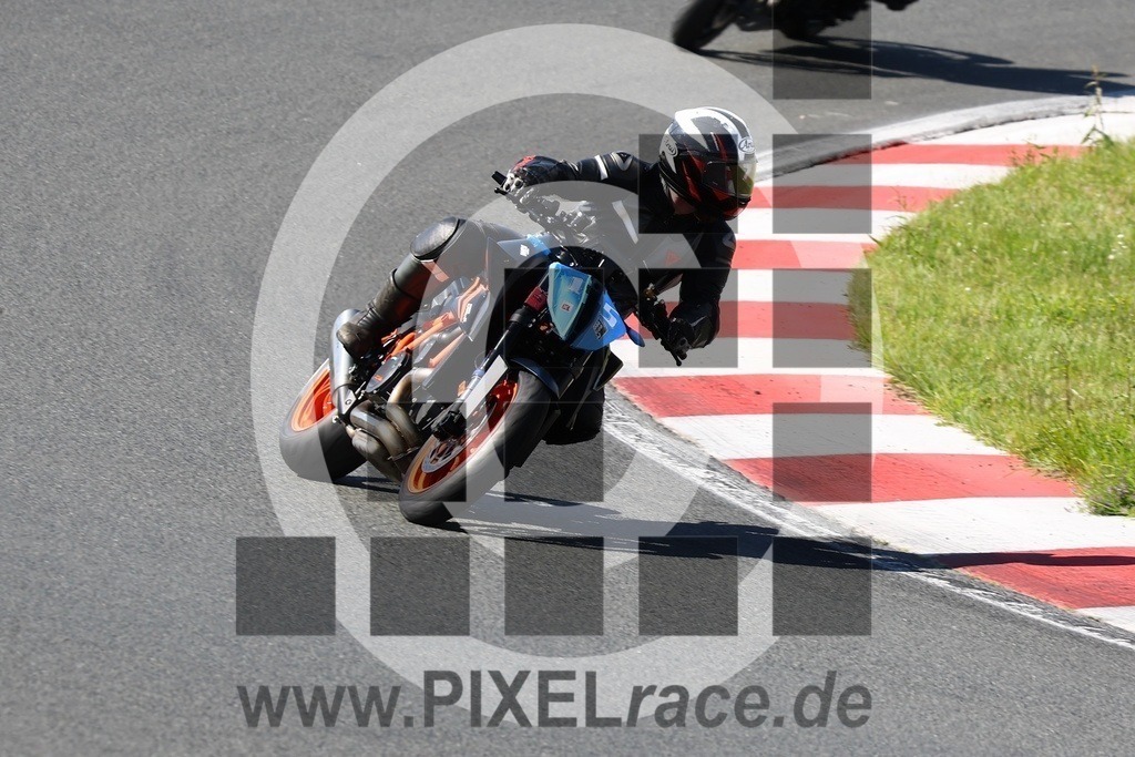 0015-20240610_10480 | Schöne Erinnerungen an spannende Momente - das festzuhalten ist unser Job. PIXELrace.de ist seit 2003 auf den Rennstrecken Europas unterwegs um die Action draußen beim Fahren und die wunderbare Stimmung imm Fahrerlager für euch einzufangen.