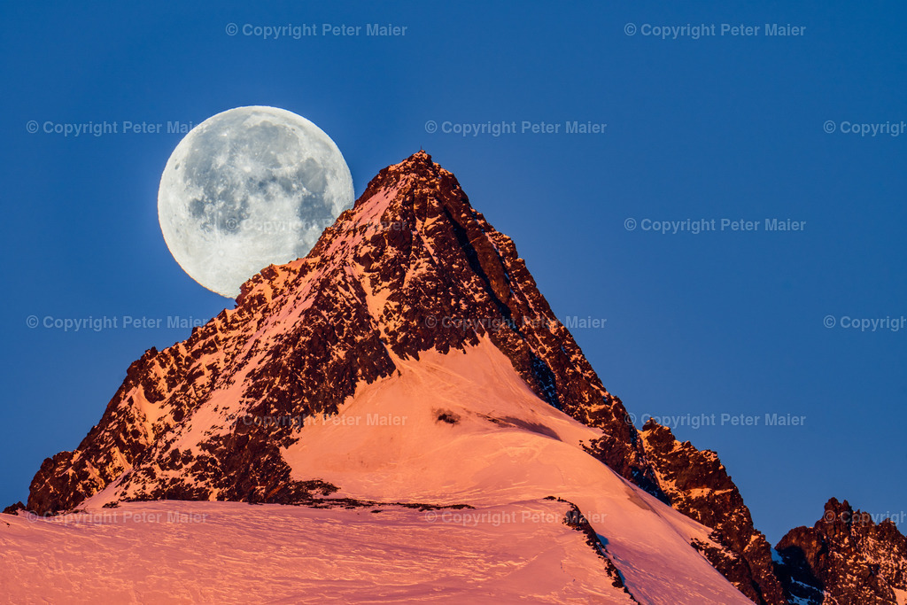Geiler Mond über Glockner | Vollmond im Morgengrauen von Heiligenbluzt aus