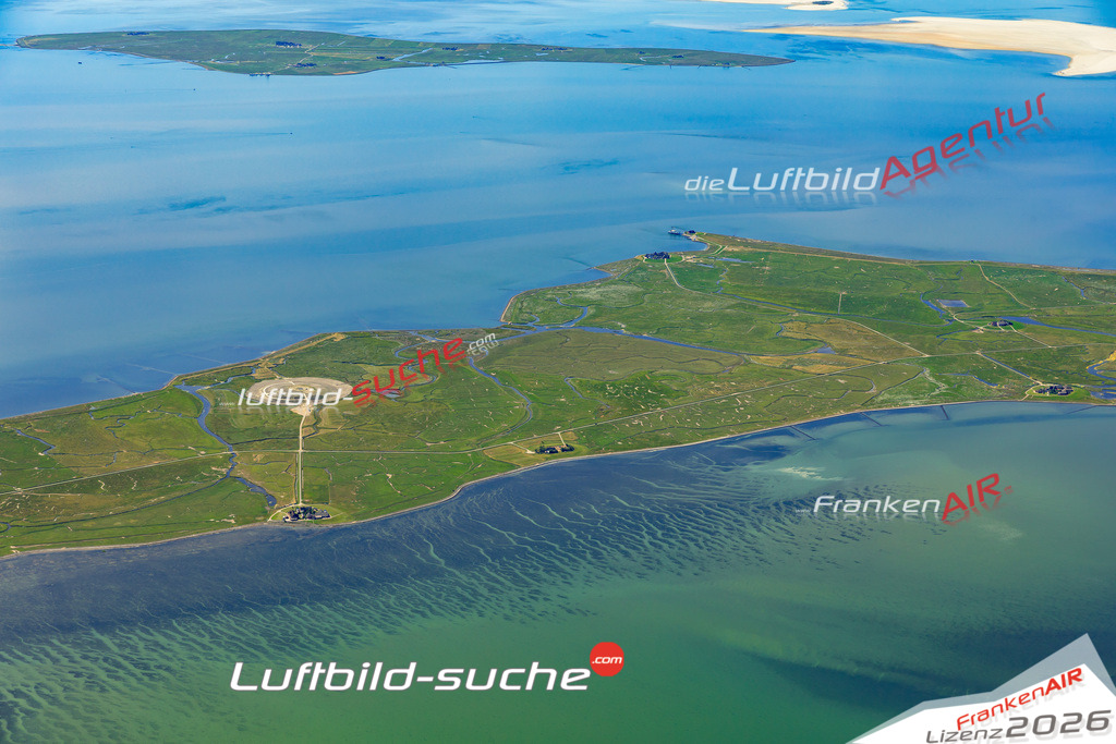 Die Luftaufnahme Nordsee - Langeneß wurde 2022 vom Flugzeug aus (keine Drohne) erstellt. Hohe Auflösung -für große Poster und Wandbilder geeignet - Garantiert!