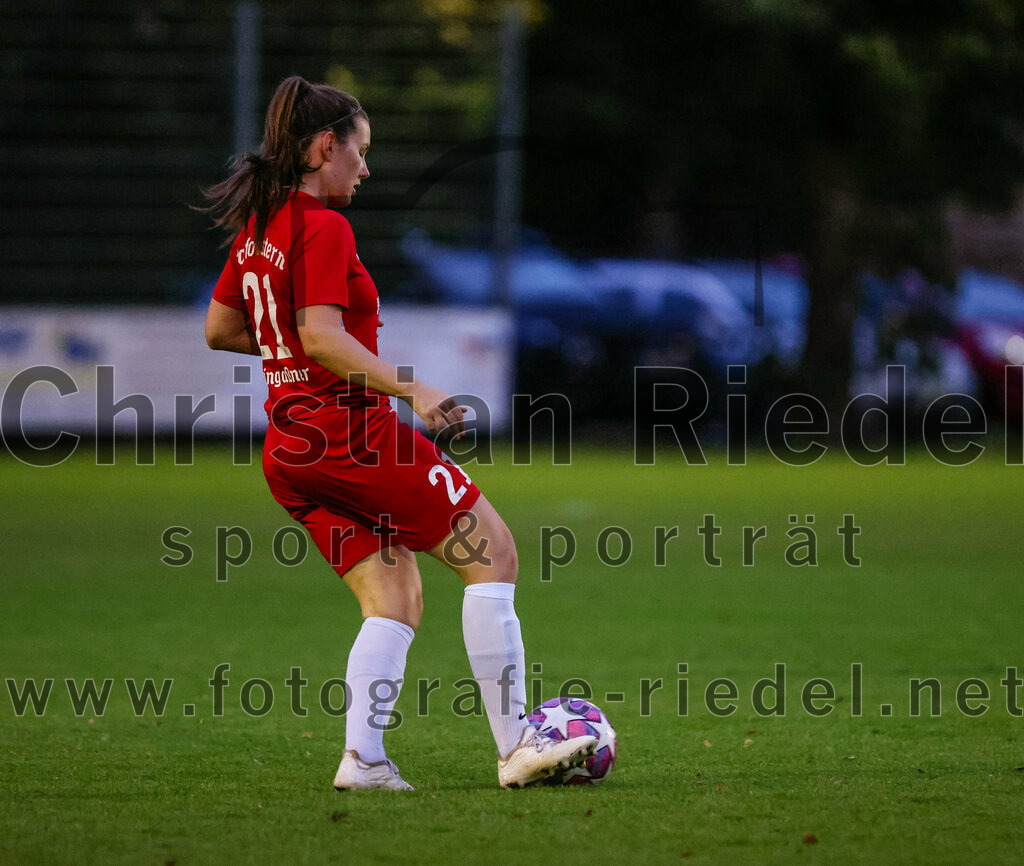 2023-10-21_053_FC_Forstern_gegen_FC_Ezelsdorf | Forstern, Deutschland, 21.10.2023:
Fußball, Frauen Bayernliga 2023 / 2024, 8. Spieltag, FC Forstern gegen FC Ezelsdorf, Endergebnis: 2:1

Vanessa Meingaßner (FC Forstern, #21)

Foto: Christian Riedel / fotografie-riedel.net