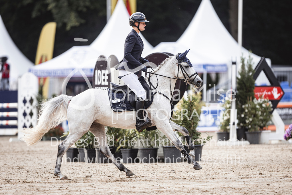 240906_BuCha_PonyA-5j-157 | Deine schönsten Turniermomente als professionelle Fotos! Entdecke hochwertige Pferdesport-Fotografie im Online-Shop. Jetzt Fotos finden & bestellen!