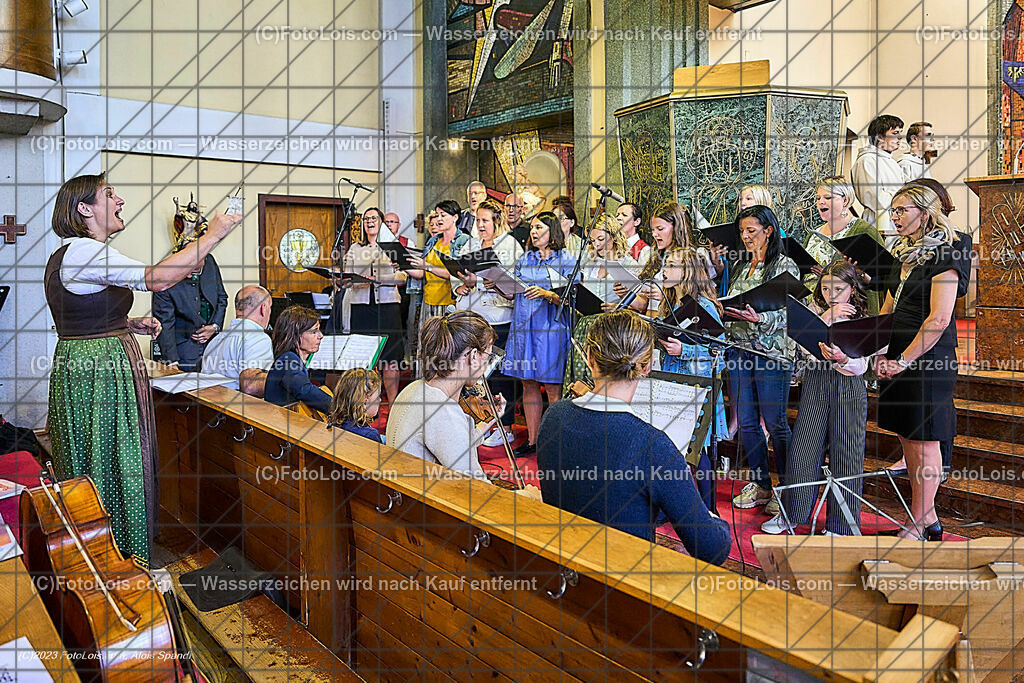 ALP2265_Pfarrfirmung Wieselburg | (C)FotoLois.com, Alois Spandl, Pfarrfirmung in Wieselburg mit Firmspender Eduard Gruber (ehemaliger Generalvikar der Diözese St. Pölten), Sa 3. Juni 2023.