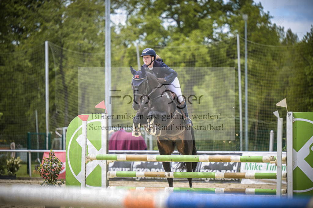 DOS_6827 | Entdecke hochwertige Reitturnierfotos von Foto Oger. Professionell, emotional und authentisch – jetzt Lieblingsmomente im Shop bestellen.Deutschlandweite Turnierfotografie. - Realisiert mit Pictrs.com