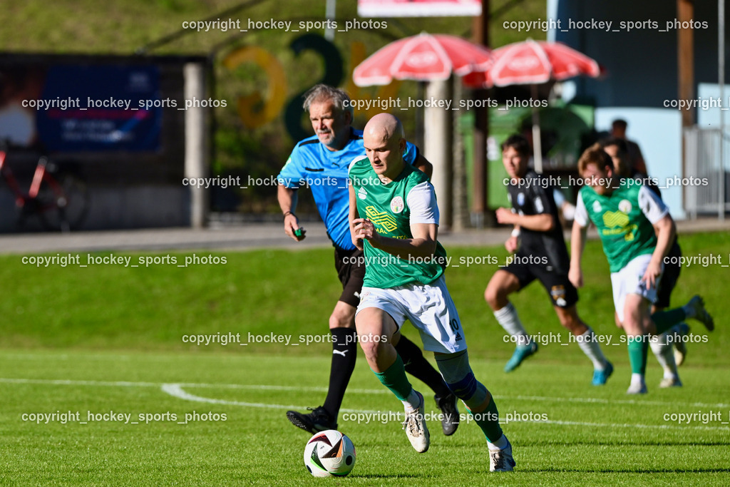 WSG Radenthein vs. URC Thal Assling | #10 Markus Florian Gruber WSG Radenthein, Gerhard Lukas Meschnark Referee, WSG Radenthein vs. URC Thal Assling, WSG Radenthein vs. URC Thal Assling am 30.05.2025 in Radenthein (Sportplatz Radenthein), Austria, (Photo by Bernd Stefan)