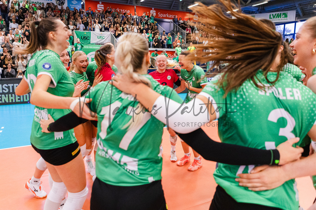 Volleyball, 1. Bundesliga Frauen, Hauptrunde, 1. Spieltag, Saison 2025/2026: USC Münster - SSC Palmberg Schwerin | 1. Bundesliga Frauen, Hauptrunde, 1. Spieltag, Saison 2025/2026, USC Münster empfängt SSC Palmberg Schwerin in der Sporthalle Berg Fidel in Münster. Foto: sportfotografie.ms | Markus Paletta - Realisiert mit Pictrs.com