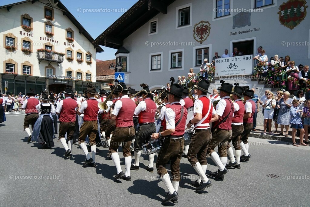 24f-ELMEN-Bundesmusikfest-2023-Juni16-Reutte-DSC06676 | Info aus dem Bezirk Reutte/Ausserfern Tirol sowie eine umfangreiche Bilddatenbank über die gesamte Region: Lechtal, Talkessel Reutte, Tannheimertal, Zwischentoren. Lech, Plansee, Zugspitze, Grenztunnel, B179, Fernpassstraße, Verkehr, Lawinen, Tradition, - Realisiert mit Pictrs.com
