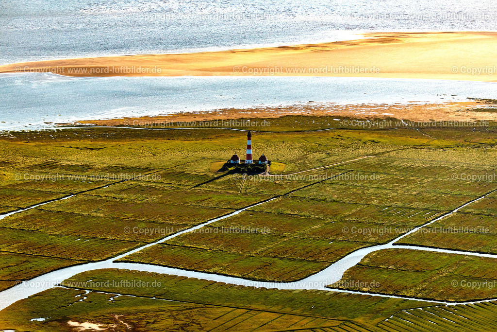 Westerheversand_Leuchtturm_ELS_3881060822 | WESTERHEVER 06.08.2022 Leuchtturm Westerheversand als historisches Seefahrtszeichen im Küstenbereich der Nordsee in Westerhever im Bundesland Schleswig-Holstein. // Lighthouse Westerheversand as a historic seafaring character in the coastal area of North Sea in Westerhever in the state Schleswig-Holstein. Foto: Martin Elsen