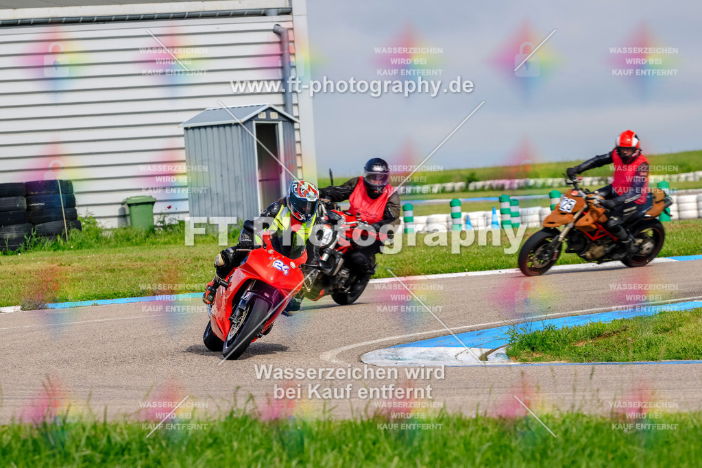 MotoTeam-8446 | Hier findet Ihr Bilder von Touristenfahrten auf der Nürburgring Nordschleife oder von anderen Veranstaltungen die ich besucht habe. Viel Spass beim Durch Schauen 