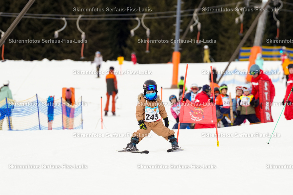 SRF_02.01.2026_0343 | Skirennfotos,Serfaus,Fiss,Ladis,Kinderskirennen,Winter,Tirol,Oberland,skirace,SFL,feelfree,weil wir's genießen,ski,Ski,skifahren,Sonnenplateau, - Realisiert mit Pictrs.com