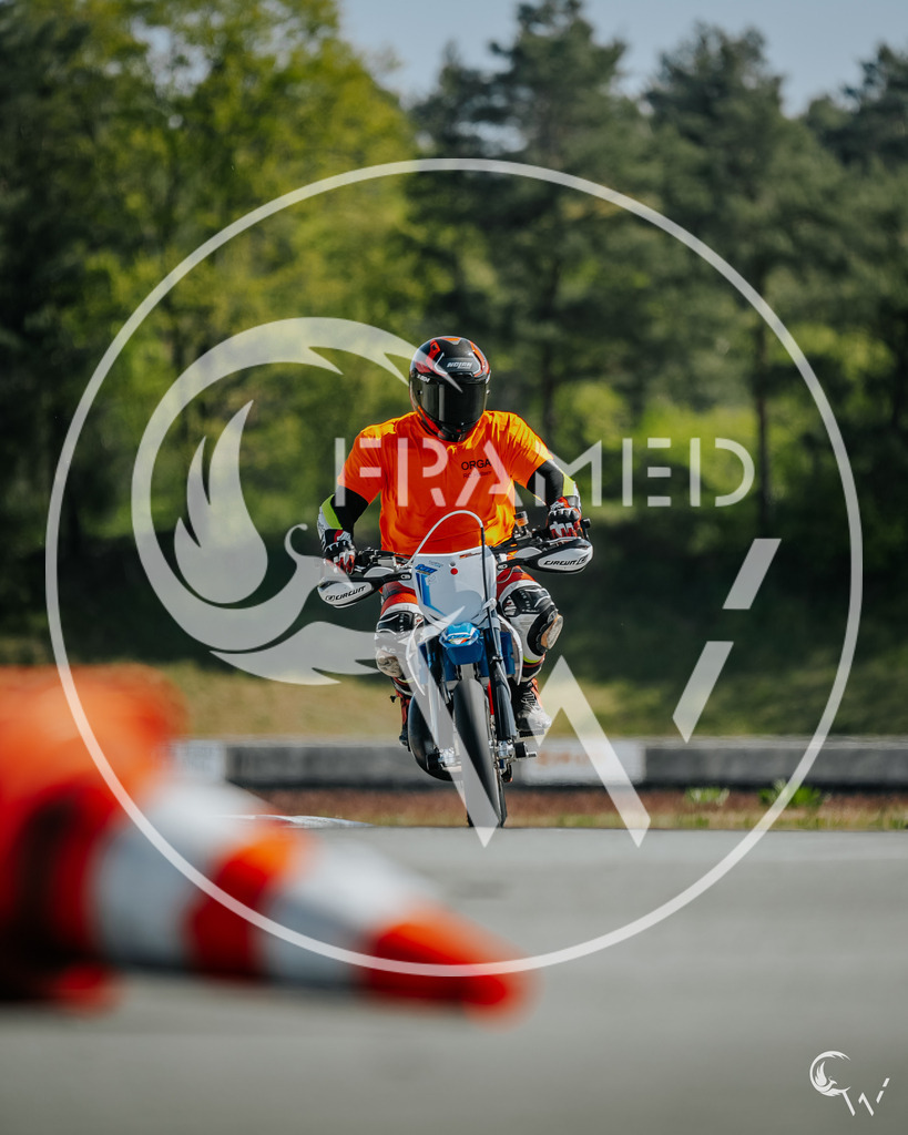 12-1045 | cw-framed
