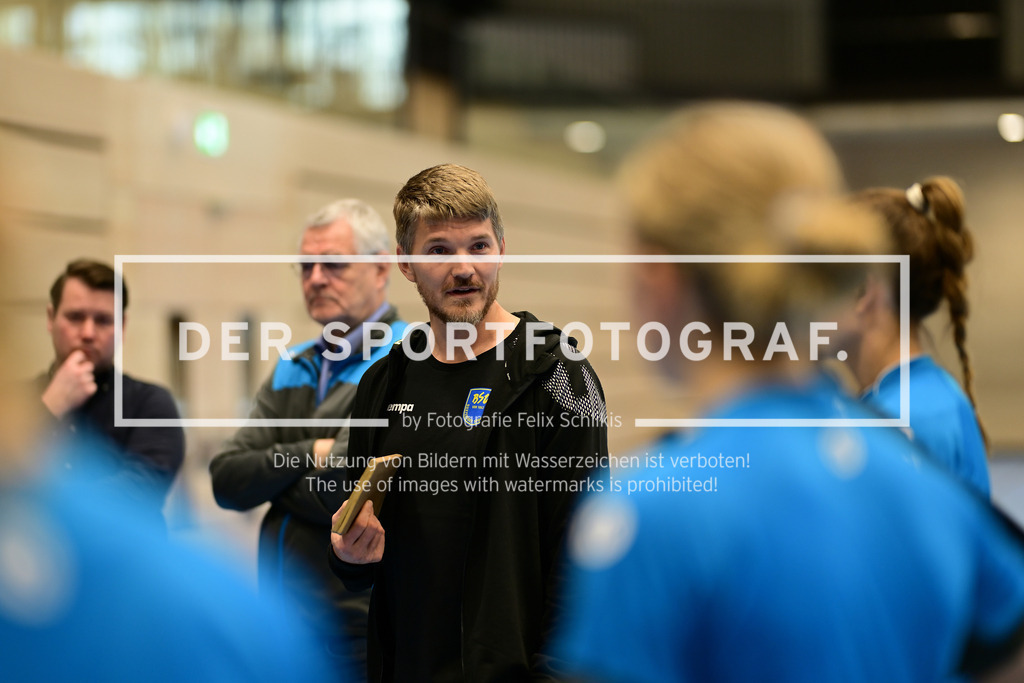 Handball I Frauen I Saison 2025-2026 I 1. HBF I Buxtehuder SV I Trainervorstellung I 49376 | Vorstellung des neuen Trainers beim Buxtehuder SV, Team Buxtehude: Cheftrainer Nicolaj Andersson, Nicolaj Bredekjaer Andersson, Name: Andersson, Nicolaj Bredekjaer, Alter: 37, Nationalität: Dänemark, DäneHier zu sehen: Nicolaj Bredekjaer Andersson (Buxtehuder Sportverein) - Realisiert mit Pictrs.com