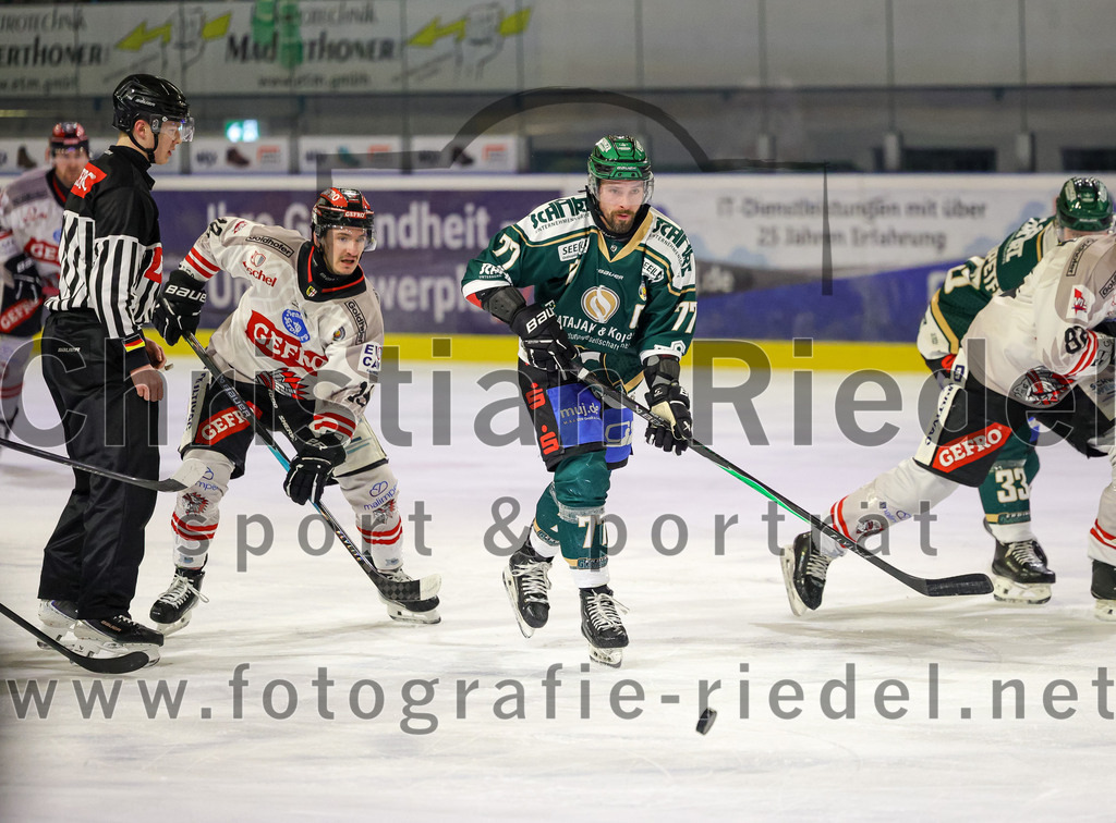 2026-02-08_005_TSV_Erding_gegen_ECDC_Memmingen_Indians | Erding, Deutschland, 08.02.2026:Eishockey, Oberliga Süd 2025 / 2026, 45. Spieltag, TSV Erding gegen ECDC Memmingen Indians, Endergebnis: Philipp Michl (Erding Gladiators, #77)Foto: Christian Riedel / fotografie-riedel.net