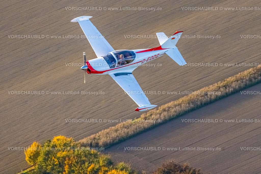 Hamm221006435marchetti_Thorsten_Wesselmann | Luftbild, Flugzeug in der Luft, Flugzeug D-EODG, Aircraft D-EODG, SIAI-Marchetti SF-260, einmotoriges Leichtflugzeug, Heessen, Hamm, Ruhrgebiet, Nordrhein-Westfalen, Deutschland