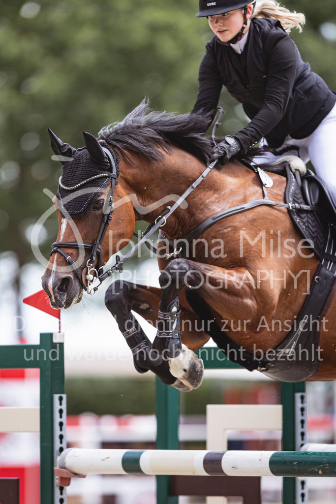 240616_Lemwerder_M2-Springen-518 | Deine schönsten Turniermomente als professionelle Fotos! Entdecke hochwertige Pferdesport-Fotografie im Online-Shop. Jetzt Fotos finden & bestellen!