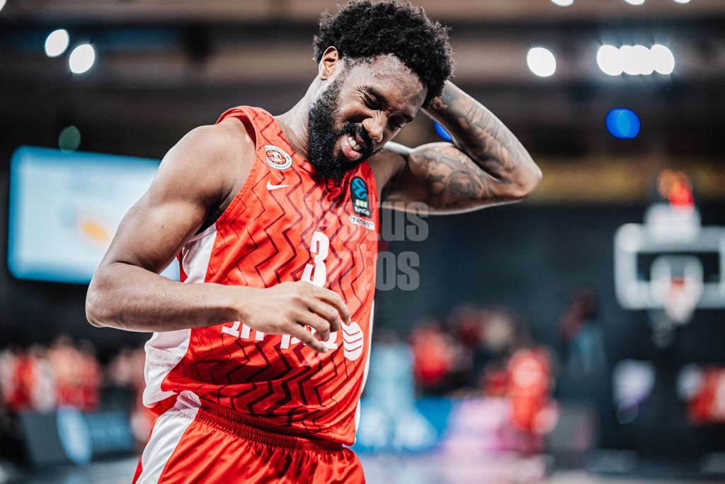 Basketball | Männer | Saison 2024/2025 | BKT EuroCup | Veolia Towers Hamburg vs. Hapoel Bank Yahav Jerusalem | 17.12.2024 | Khadeen Carrington (#3, Hapoel Jerusalem) ärgert sich