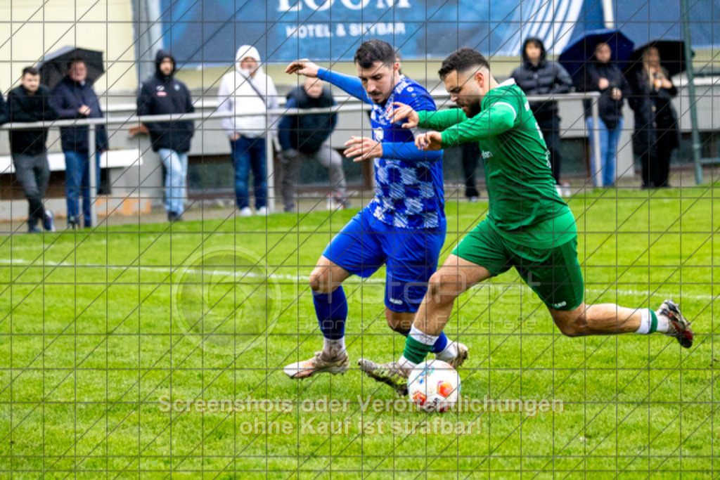 20251116_155255_1270 | #,KSG Eislingen (grün) vs. Croatia 2012 Geislingen (blau), Fussball, Kreisliga A3 - Bezirk Neckar/Fils, 13. Spieltag, Saison 2025/2026, Rasensportplatz KSG, Albstraße 69, 73054 Eislingen, 16.11.2025 - 14:30 Uhr,Foto: PhotoPeet-Sportfotografie/Peter Harich