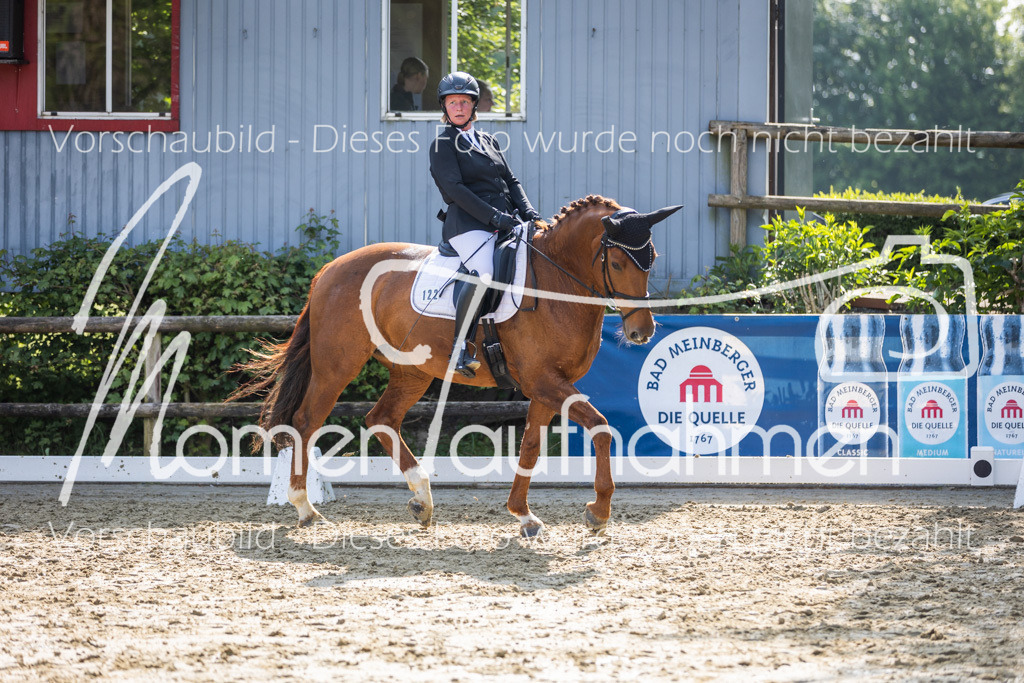 Donop24-A2-Dre-039 | MomenTaufnahmen Pferdesportfotos