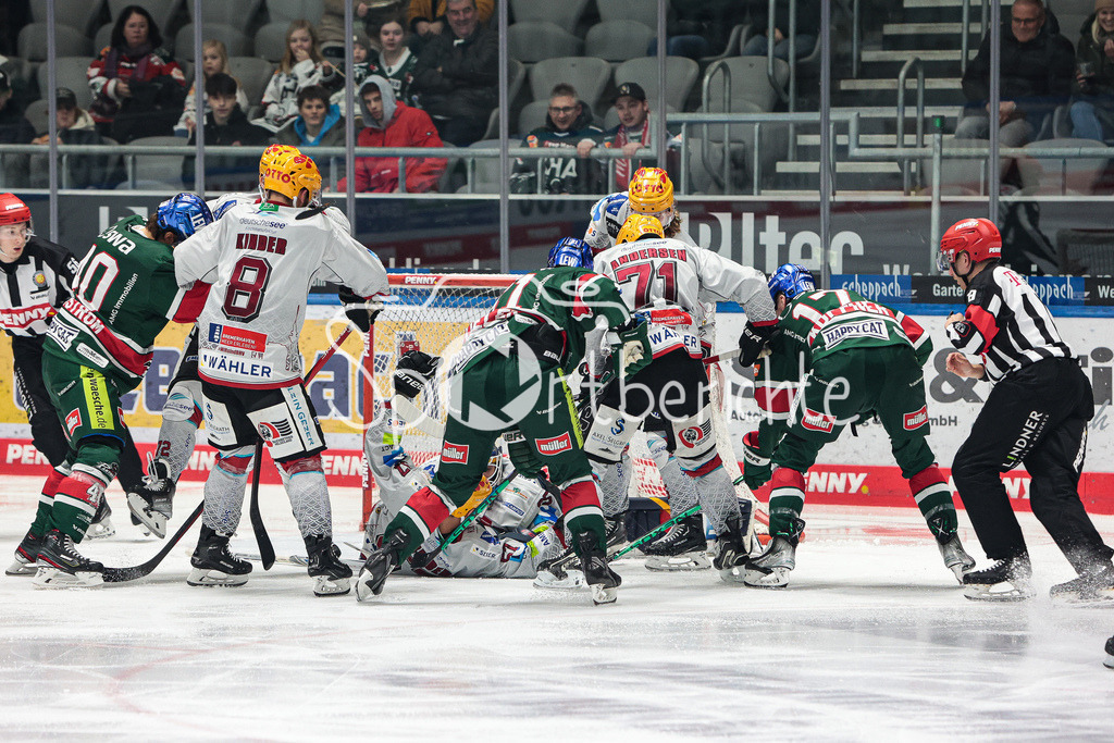 Augsburger Panther - Fischtown Pinguins Bremerhaven | Dicke Luft vor Niklas Stefan SVEDBERG (BHV #35)