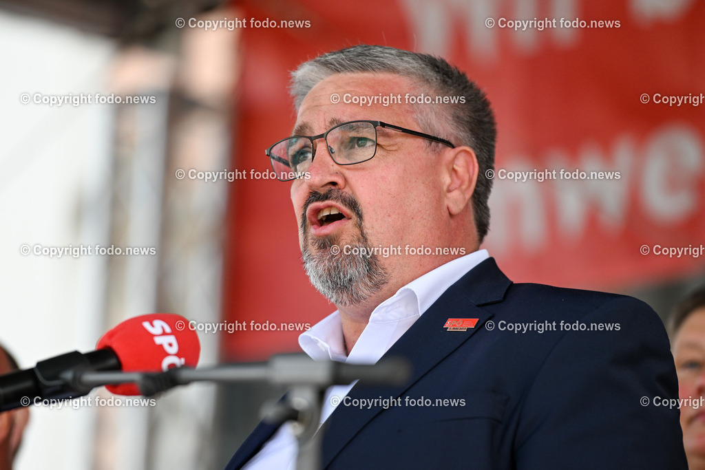 Hauptplatz Linz_ 1. Mai Umzug 2023_ 01.05.2023-73 | 01.05.2023, Hauptplatz Linz, AUT, Hauptplatz Linz, im Bild 1. Mai Umzug 2023 Linz Hauptplatz, SPOE 

Andreas Stangl (Praesident der Arbeiterkammer Ooe, OeGB-Landesvorsitzender)